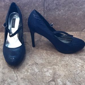 WHBM Navy Size 8 Heels